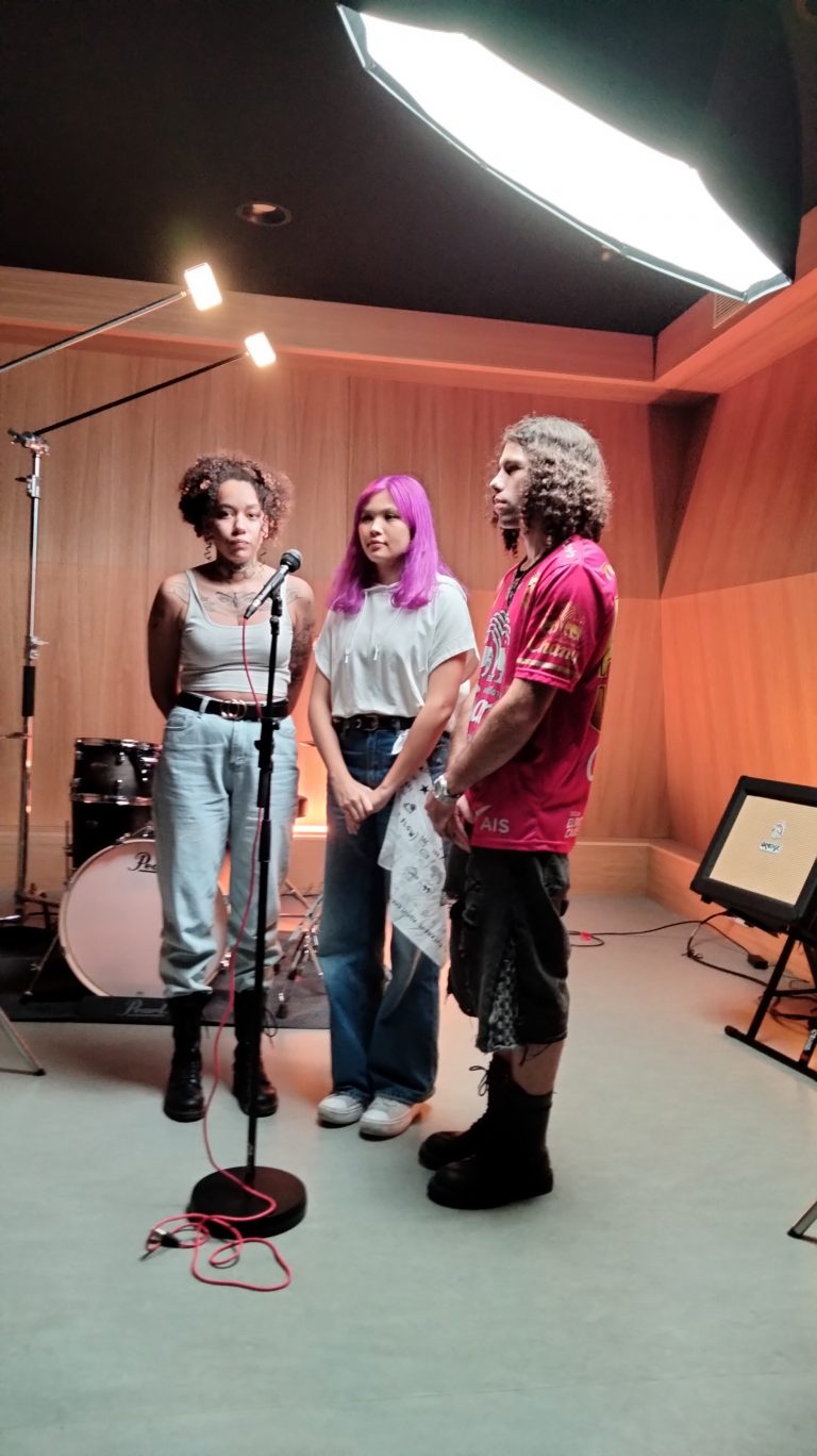 enregistrement studio : Jade, Marina et Enzo