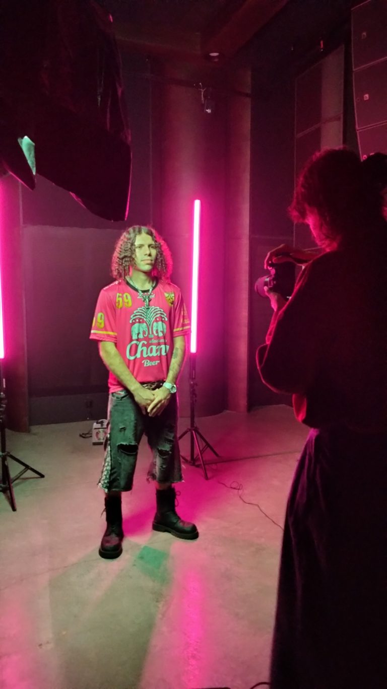 pose de Enzo dans le shooting